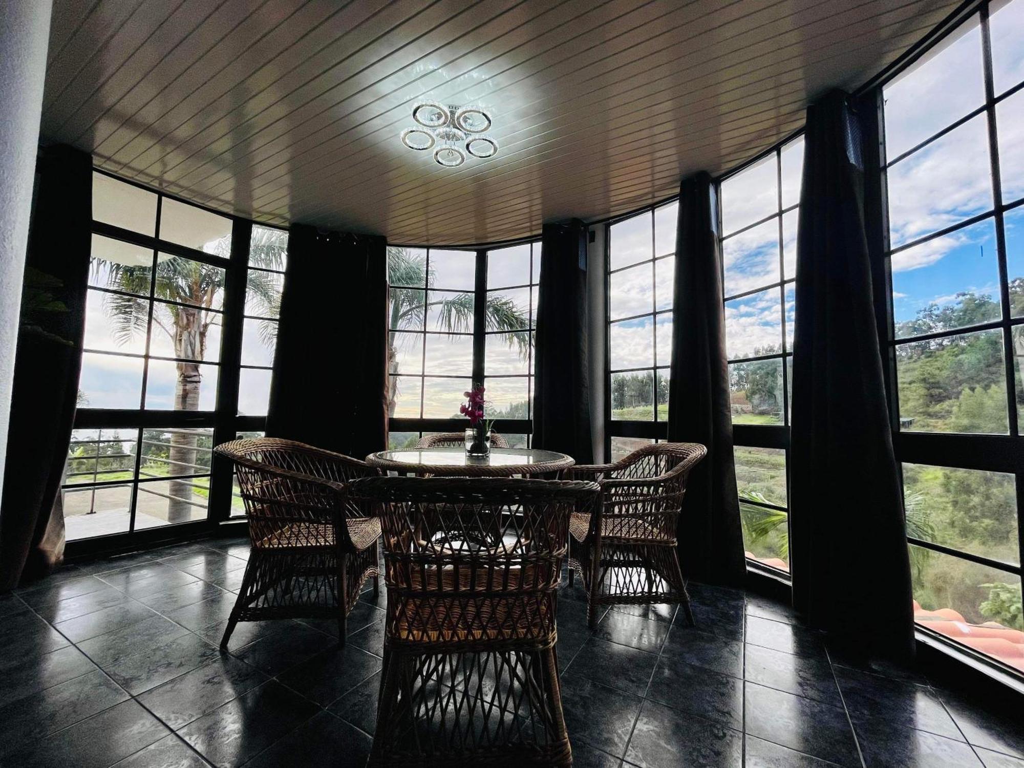 Hollywood Villa Campanario Bagian luar foto